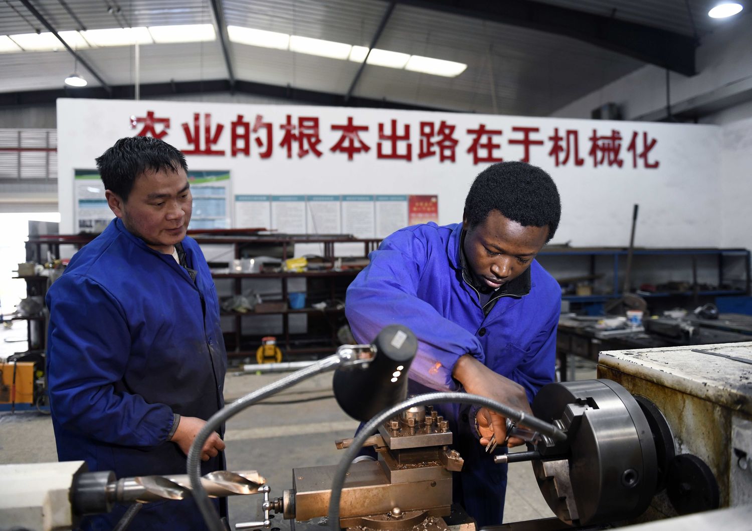 Cittadini africani a lavoro in Cina