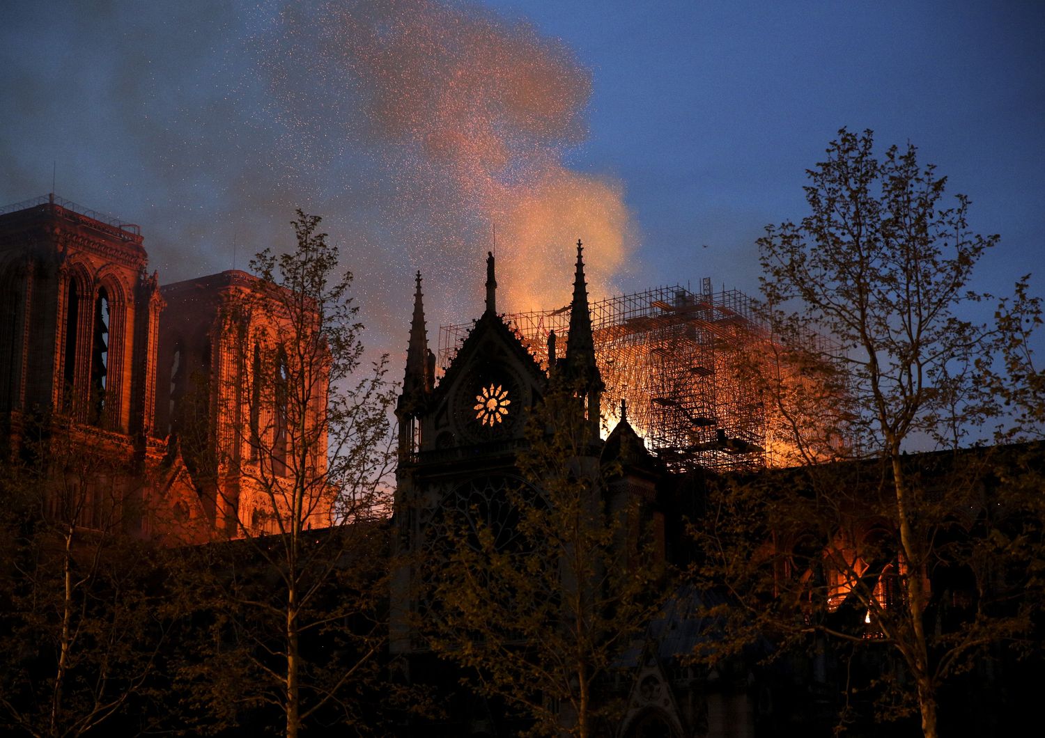 francia notre dame emmanuel macron