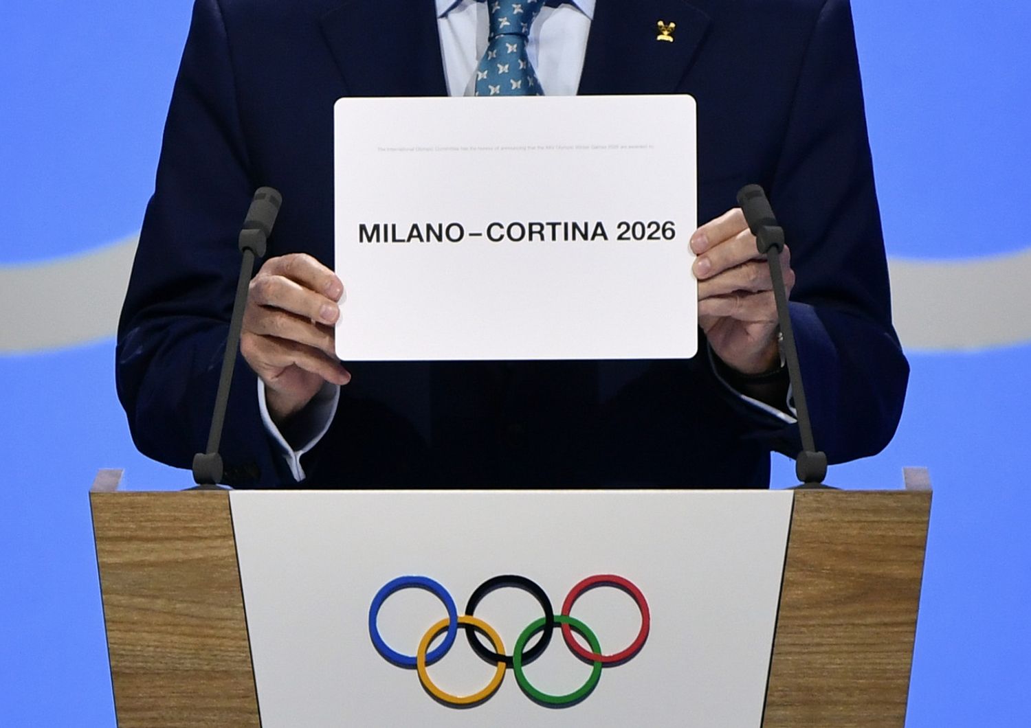 Il momento dell'assegnazione delle Olimpiadi invernali 2026 a Milano-Cortina