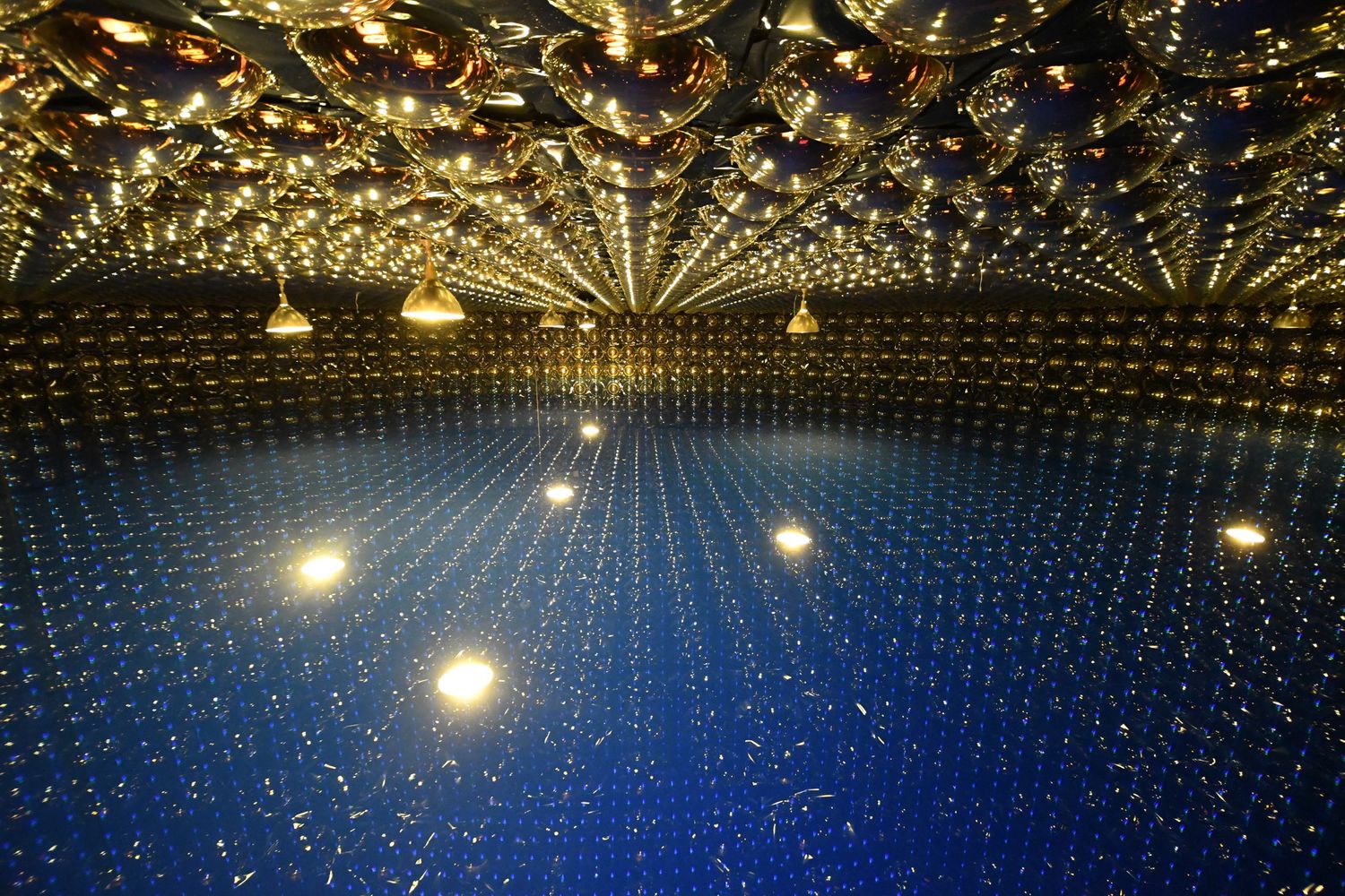 Il rivelatore sotterraneo di neutrini e anti-neutrini &quot;Super-Kamiokande&quot; in Giappone