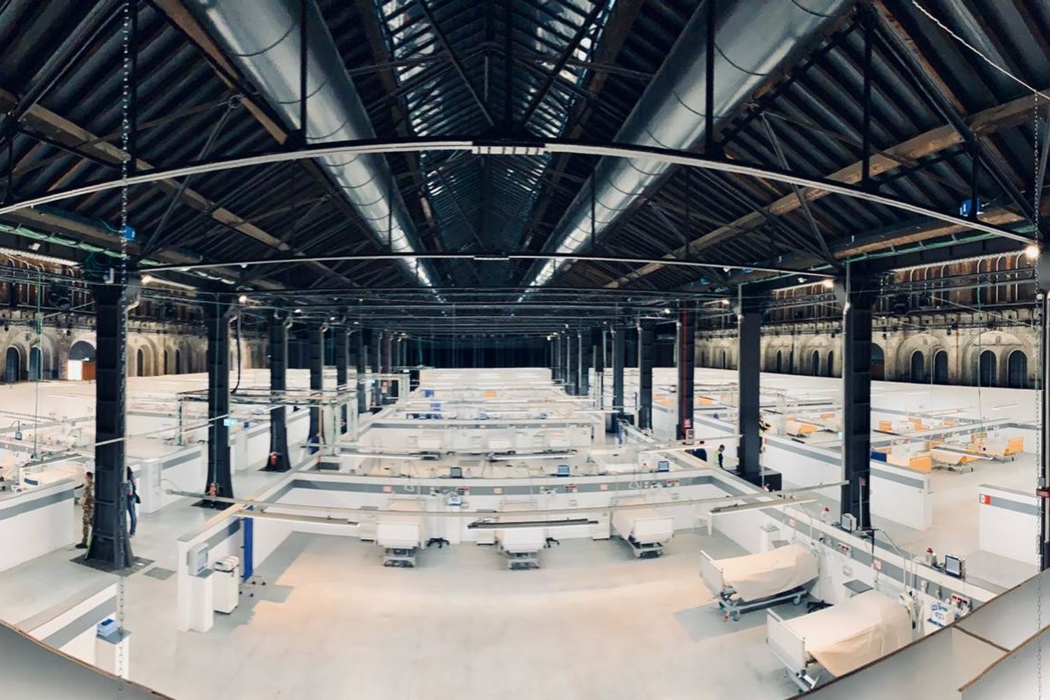 L'ospedale da campo allestito alle Ogr di Torino