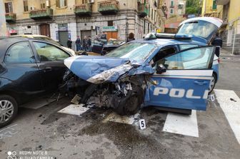 Napoli polizia agente morto