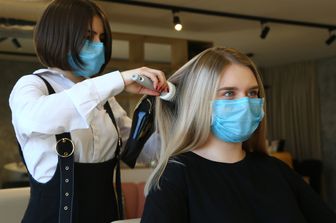 Parrucchiera, coronavirus