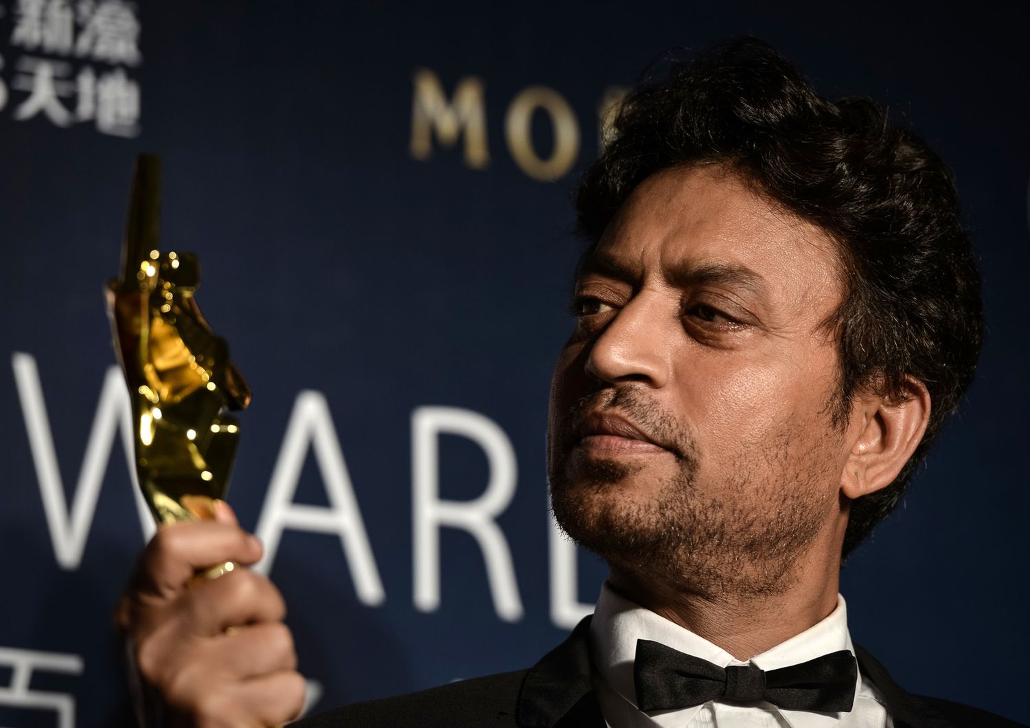 Irrfan Khan premiato come migliore attore dall'Asian Film Award di Macao nel 2014