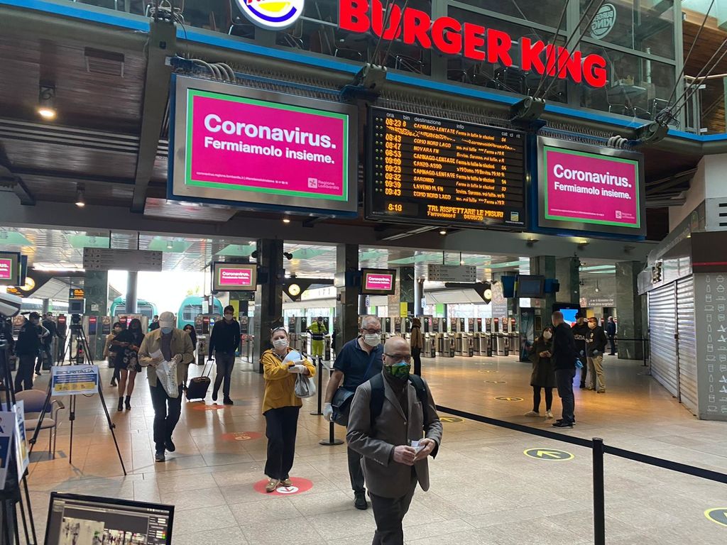 La stazione Cadorna a Milano nel primo giorno della Fase 2