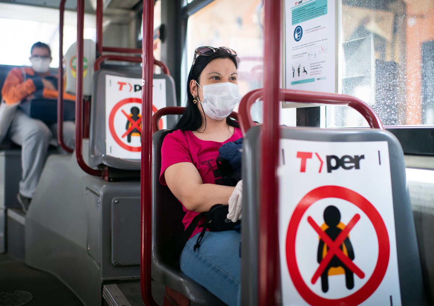 Un bus a Bologna durante la fase 2 del coronavirus