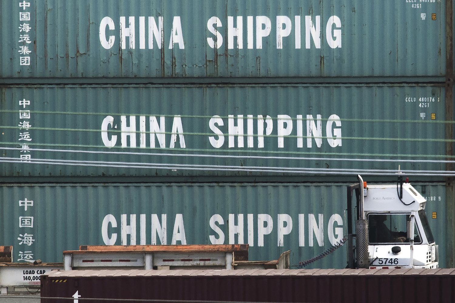 Container cinesi nel porto di Los Angeles