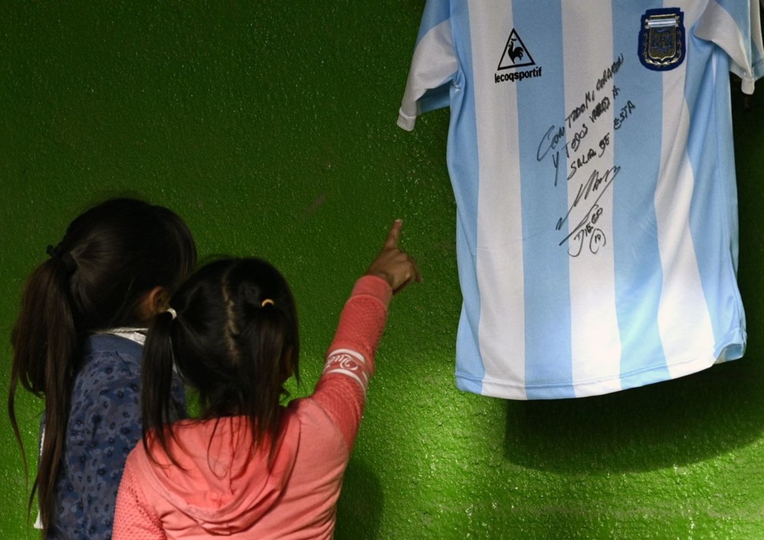 Maglietta autografata da Maradona