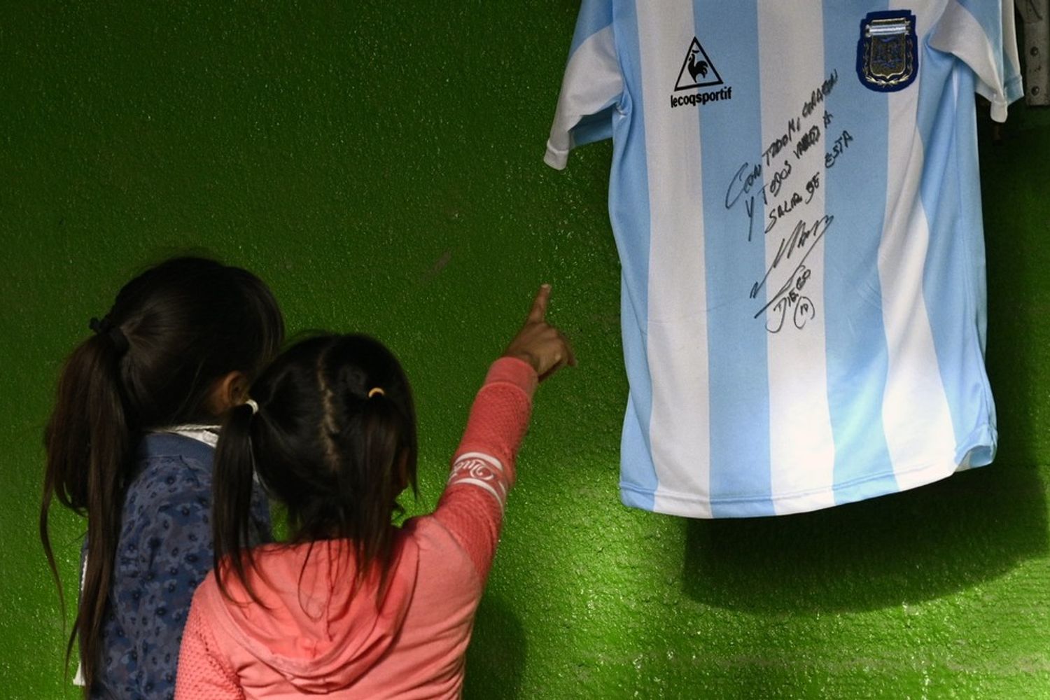 Maglietta autografata da Maradona