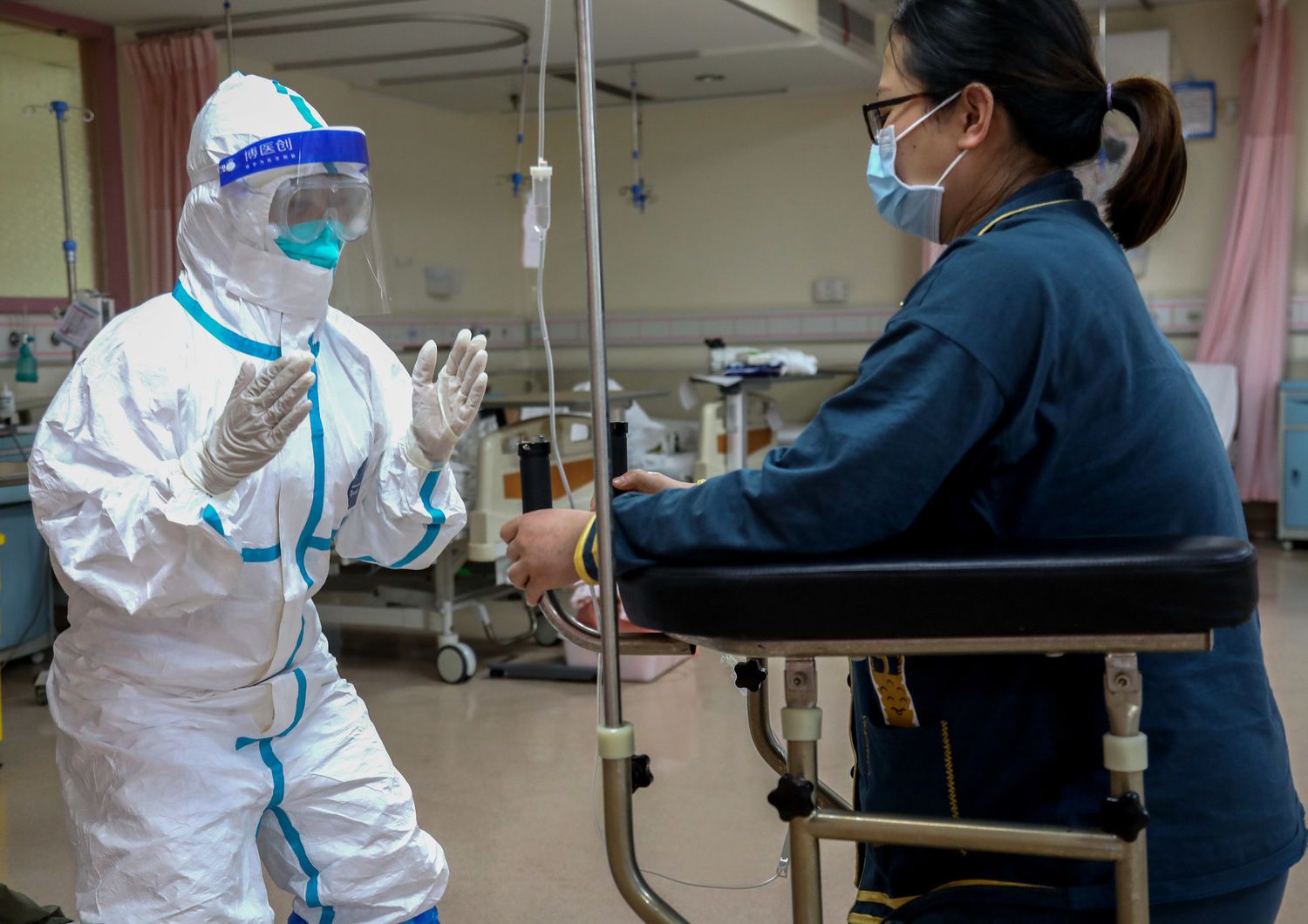 Ospedale di Wuhan: training per una partoriente in tempi di coronavirus