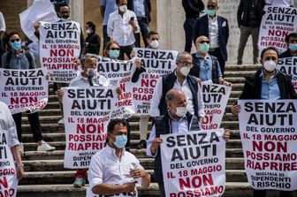 flash mob roma ristoratori commercianti aiuti governo