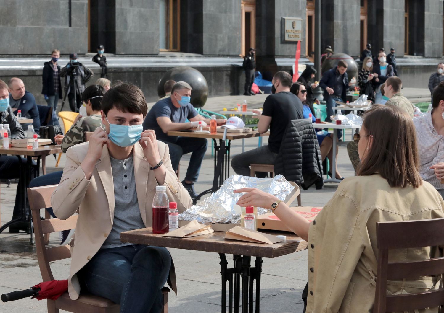 Dal 26 aprile si potr&agrave; consumare nei ristoranti all'aperto