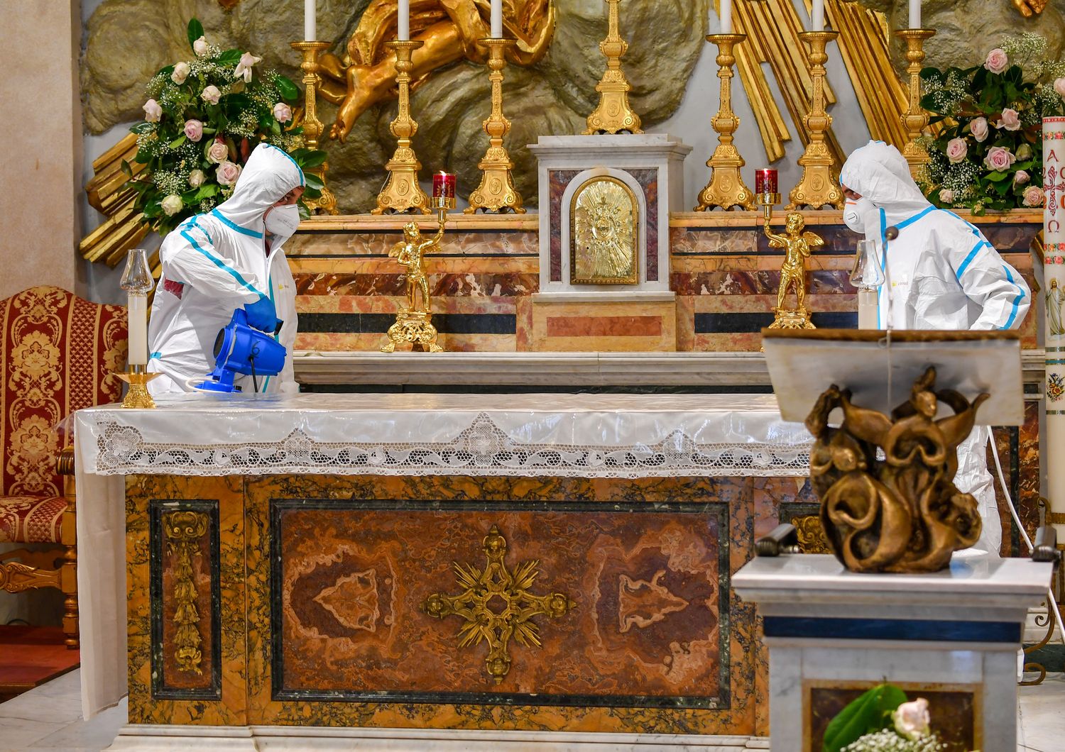 Sanificazione contro il coronavirus al Santuario della Madonna del divino amore a Roma