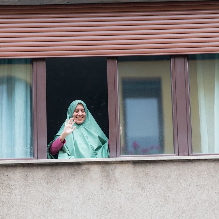 Silvia Romano nella sua casa di Milano