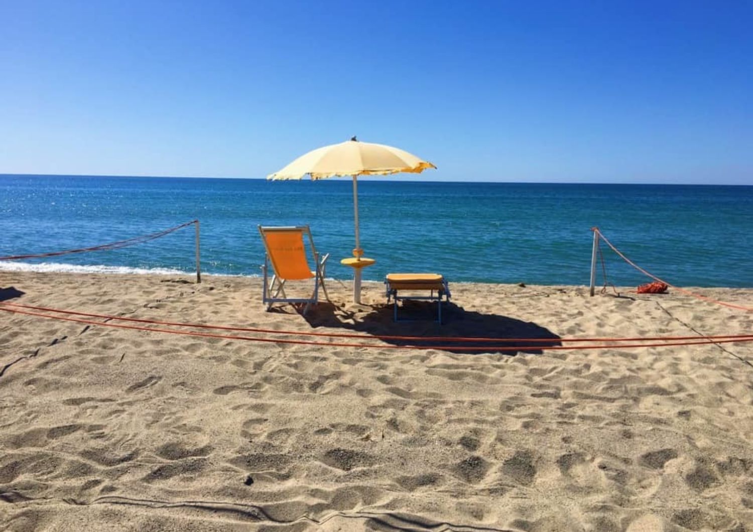 La postazione sulla spiaggia ai tempi del coronavirus