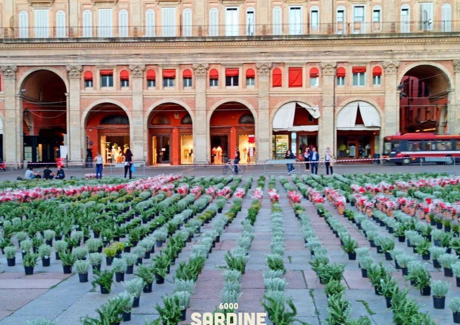 La manifestazione di Bologna delle sardine