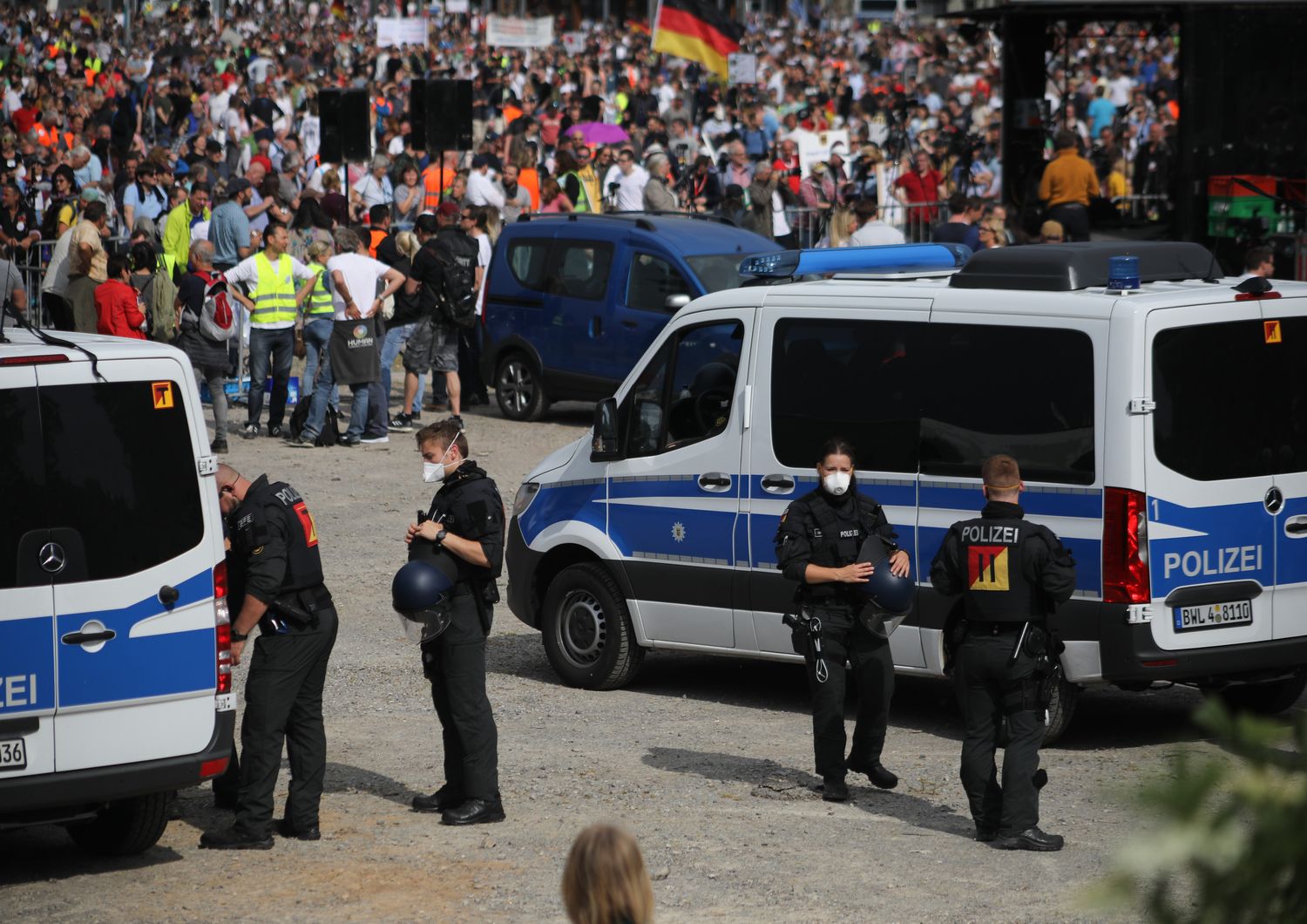 Manifestazione anti lockdown a Stoccarda