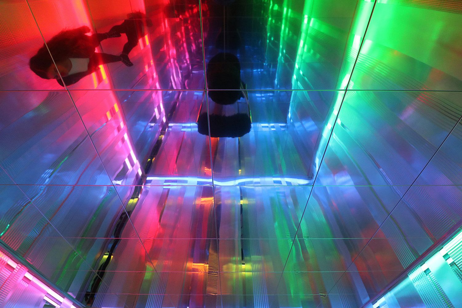 Globma, un'opera di Nanda Vigo del 2017