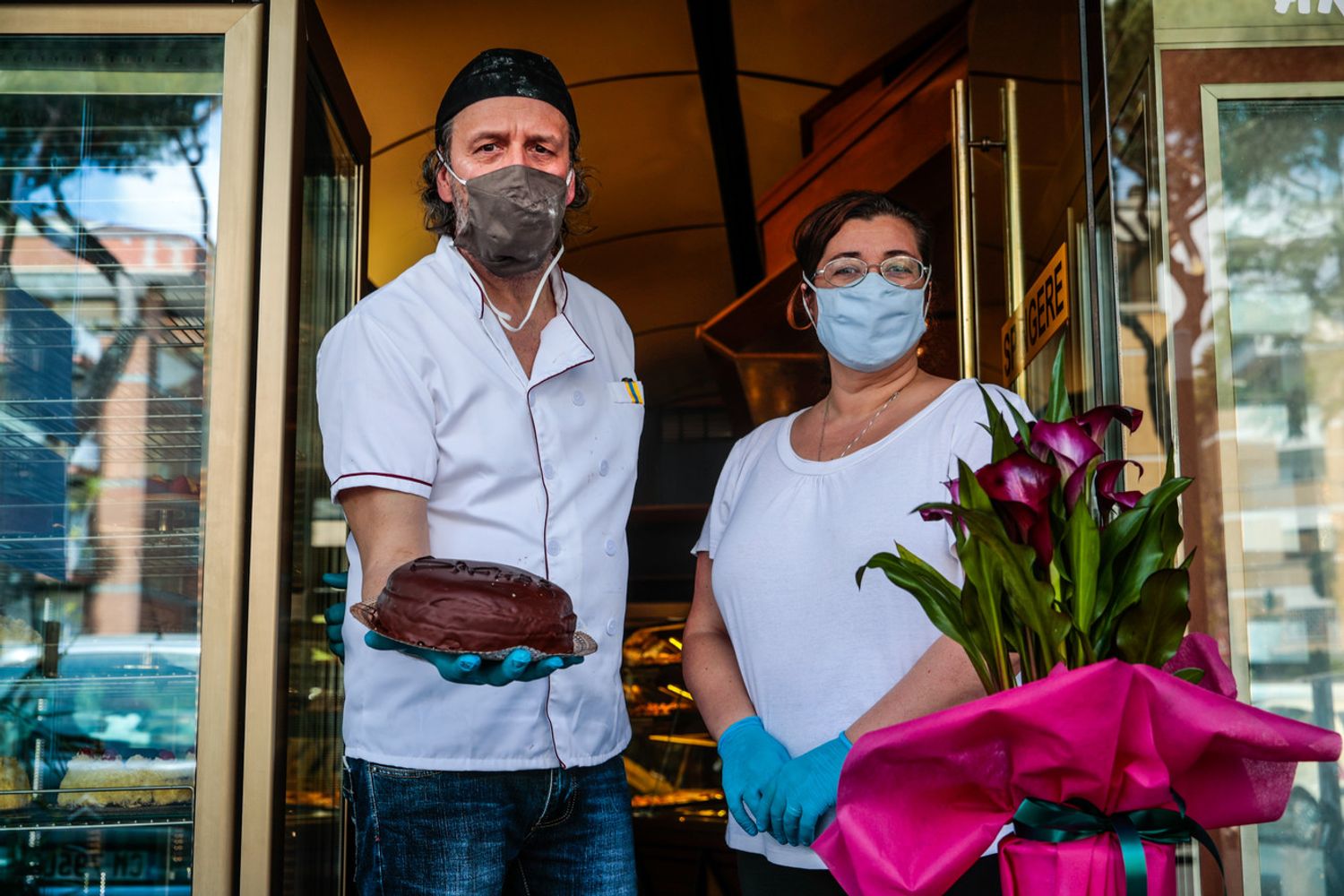 Una pasticceria riapre a Roma