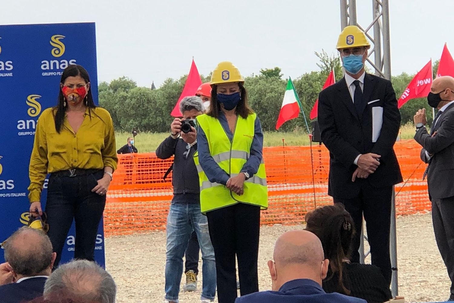 &nbsp;Il ministro De Micheli con la governatrice Santelli e l'Ad di Anas Simonini