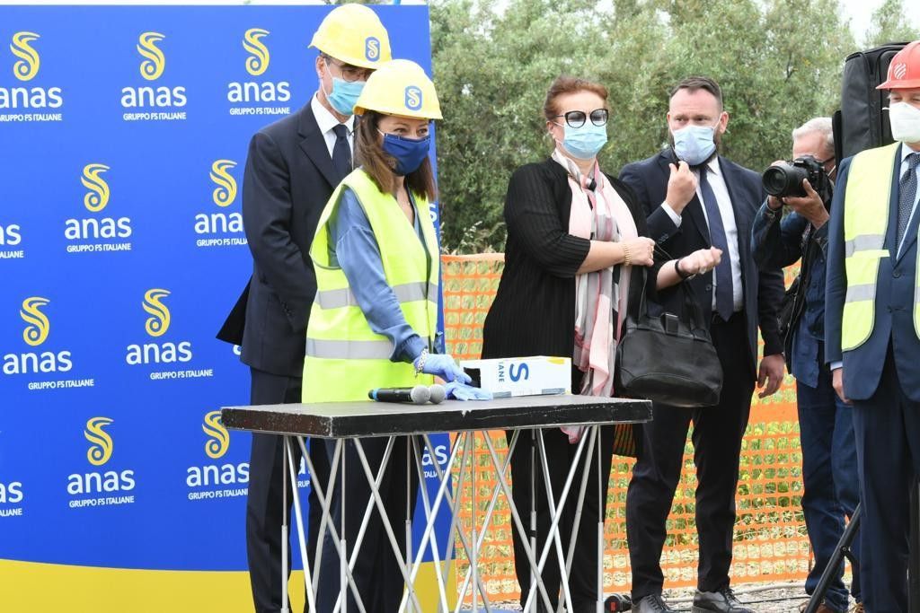 Il ministro De Micheli alla cerimonia di inaugurazione del cantiere.