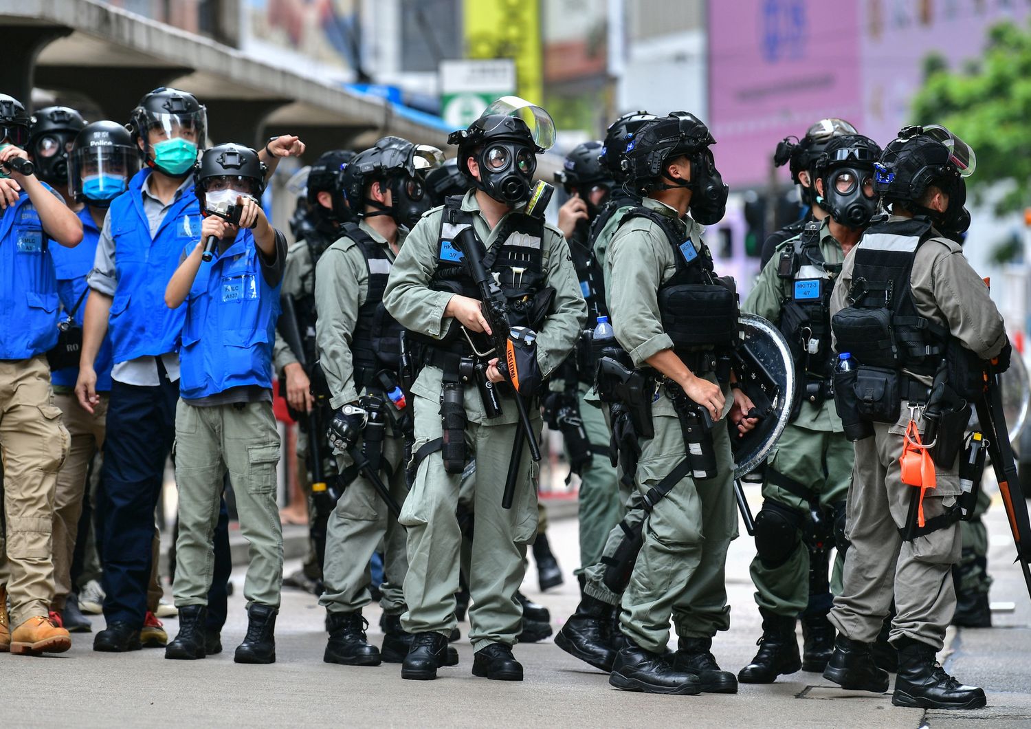 Poliziotti in tenuta antisommossa a Hong Kong