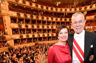 Il presidente austriaco&nbsp;Alexander Van der Bellen e sua moglie Doris Schmidauer