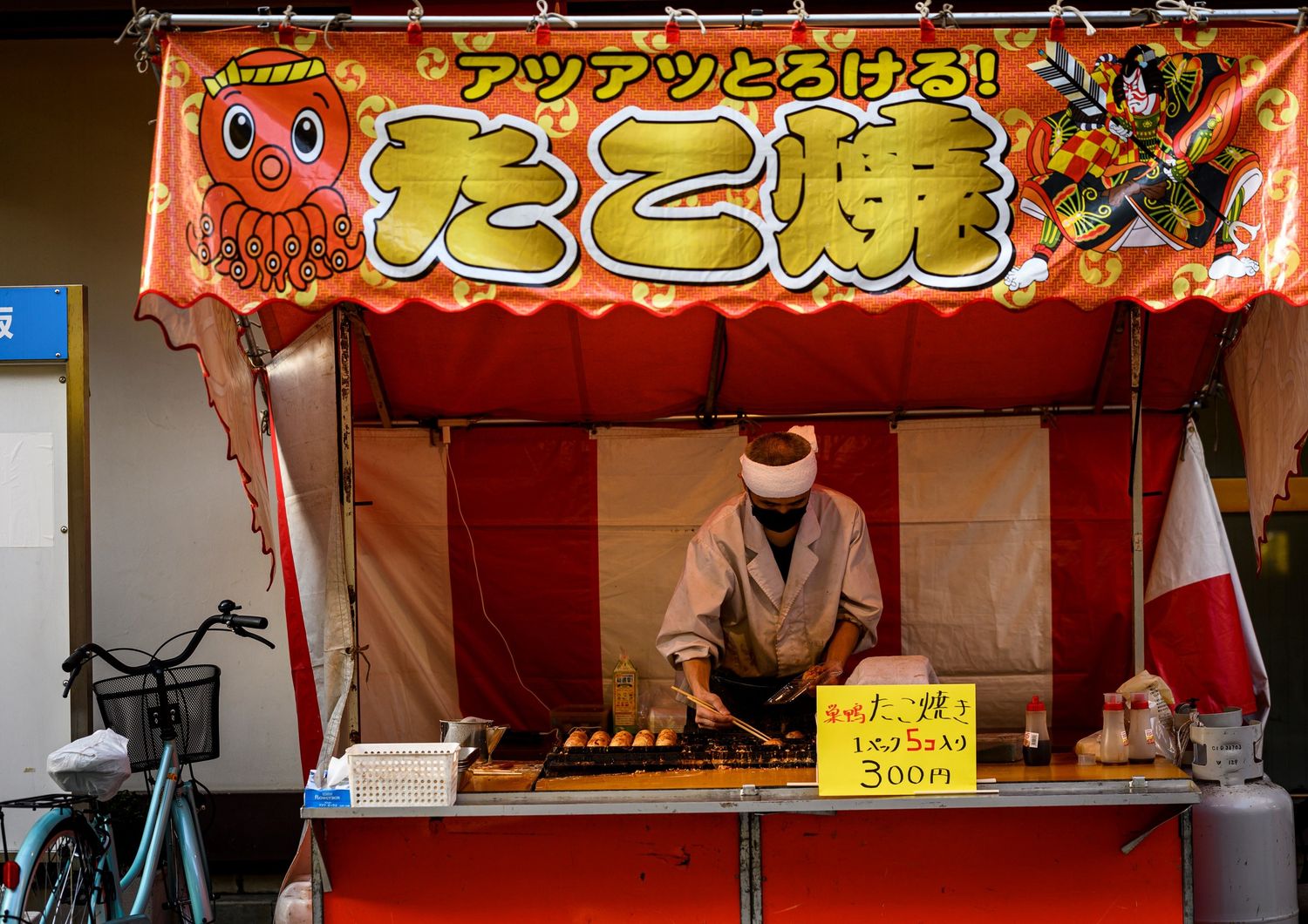 Un venditore di cibo da strada in Giappone nella Fase 2 dell'epidemia di coronavirus