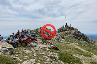 &nbsp;Moto da cross sulla cima del Gennargentu (Nuoro)