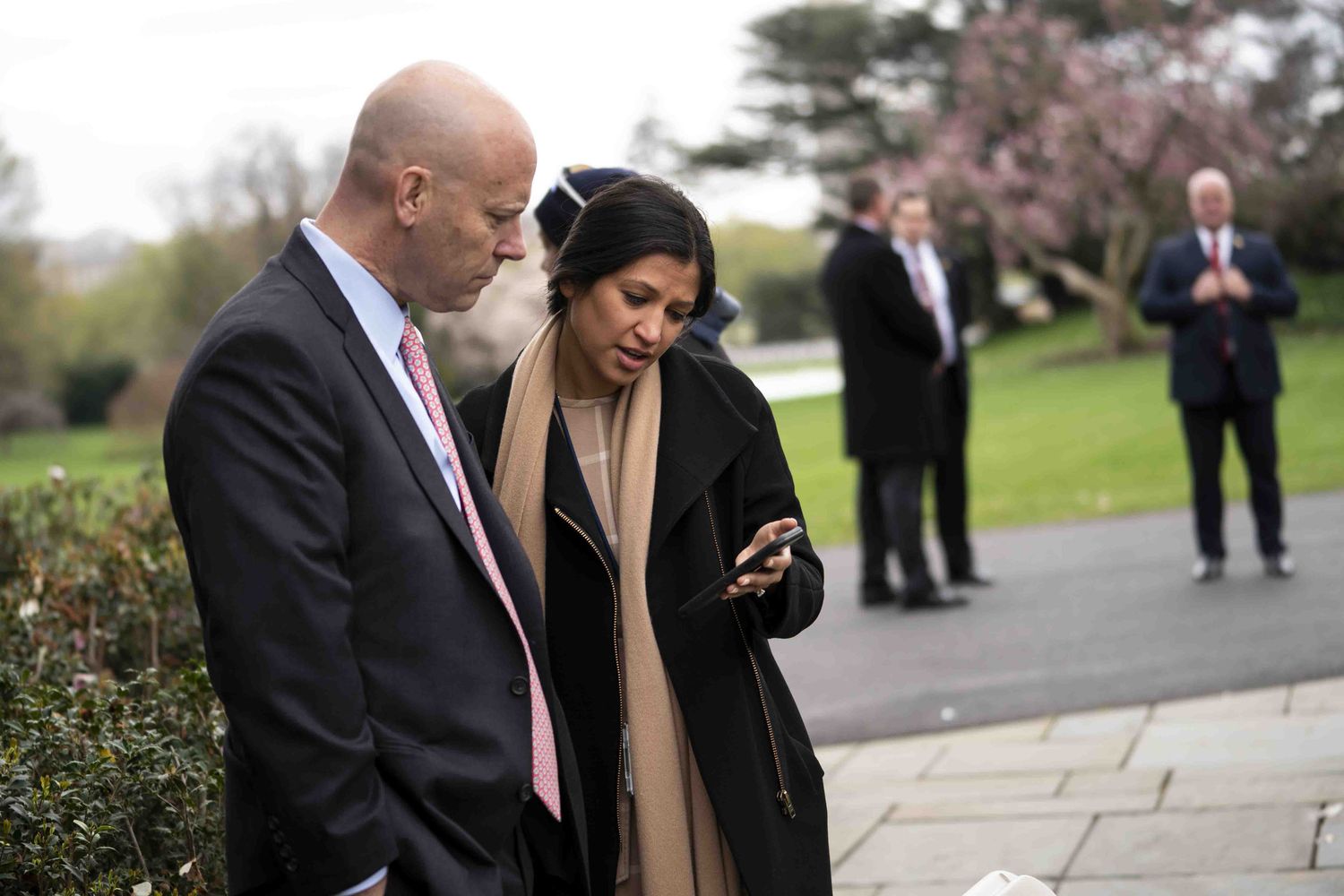 Katie Miller, portavoce di Mike Pence, con Marc Short, capo dello staff del vicepresidente Usa