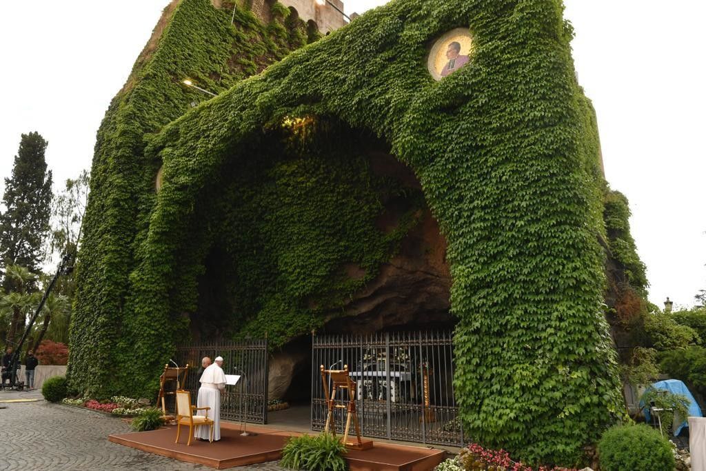 Grotta di&nbsp;Lourdes&nbsp;nei Giardini vaticani