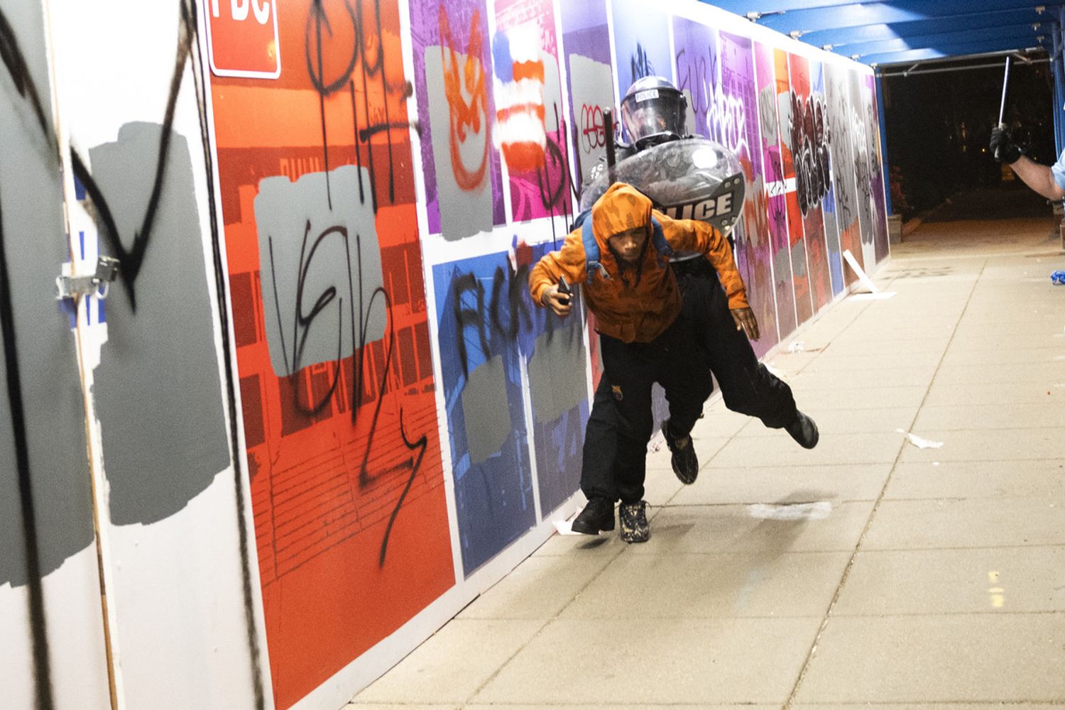 Disordini tra manifestanti e polizia vicino alla Casa Bianca