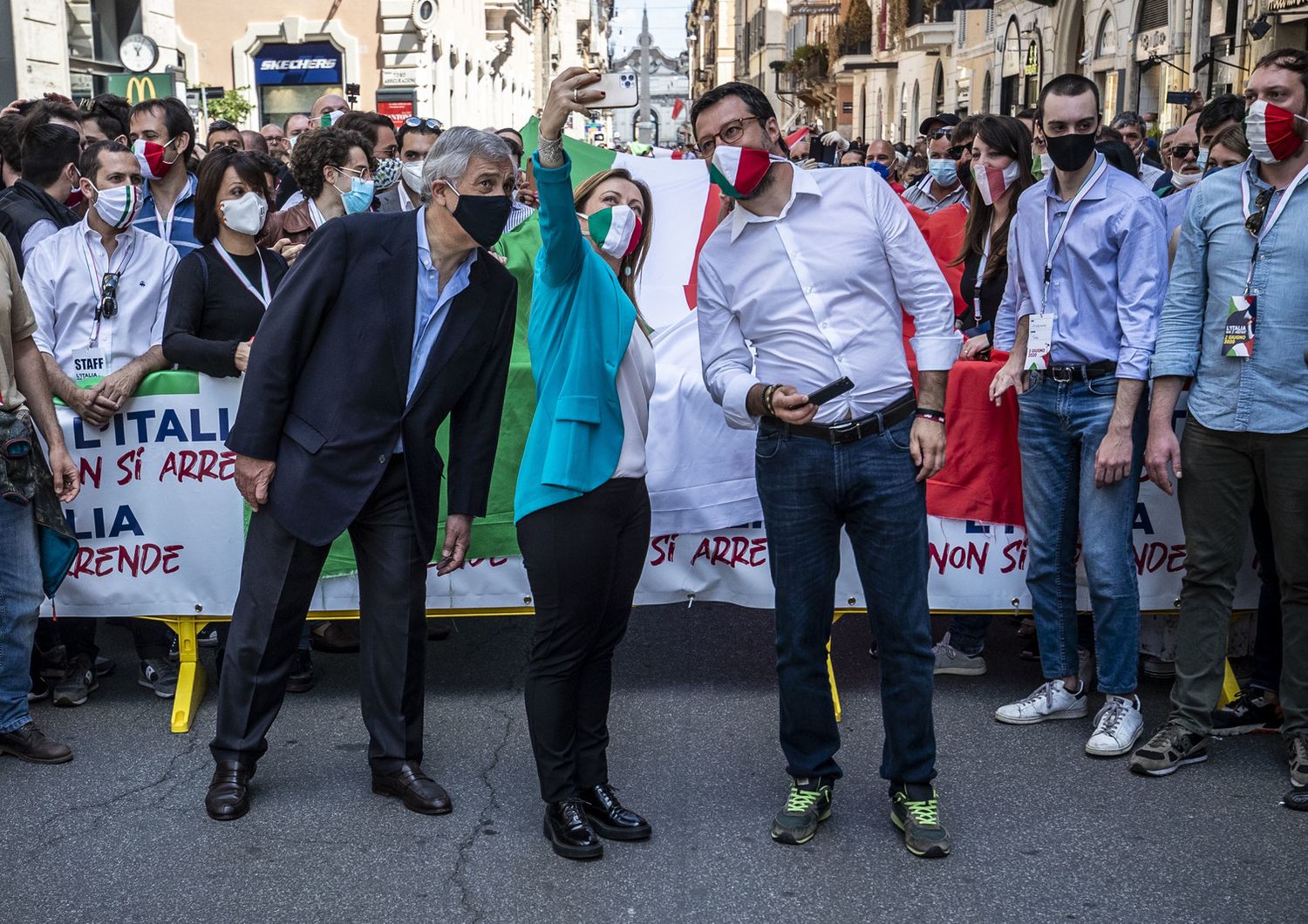 Manifestazione unitaria del centrodestra nella foto Antonio Tajani, Giorgia Meloni e Matteo Salvini