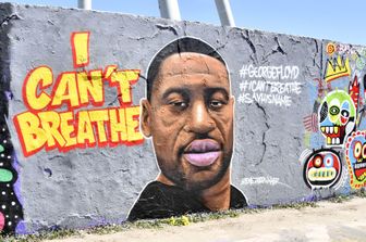 Un murale col volto di George Floyd
