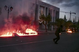 Scontri davanti all'ambasciata Usa di Atene