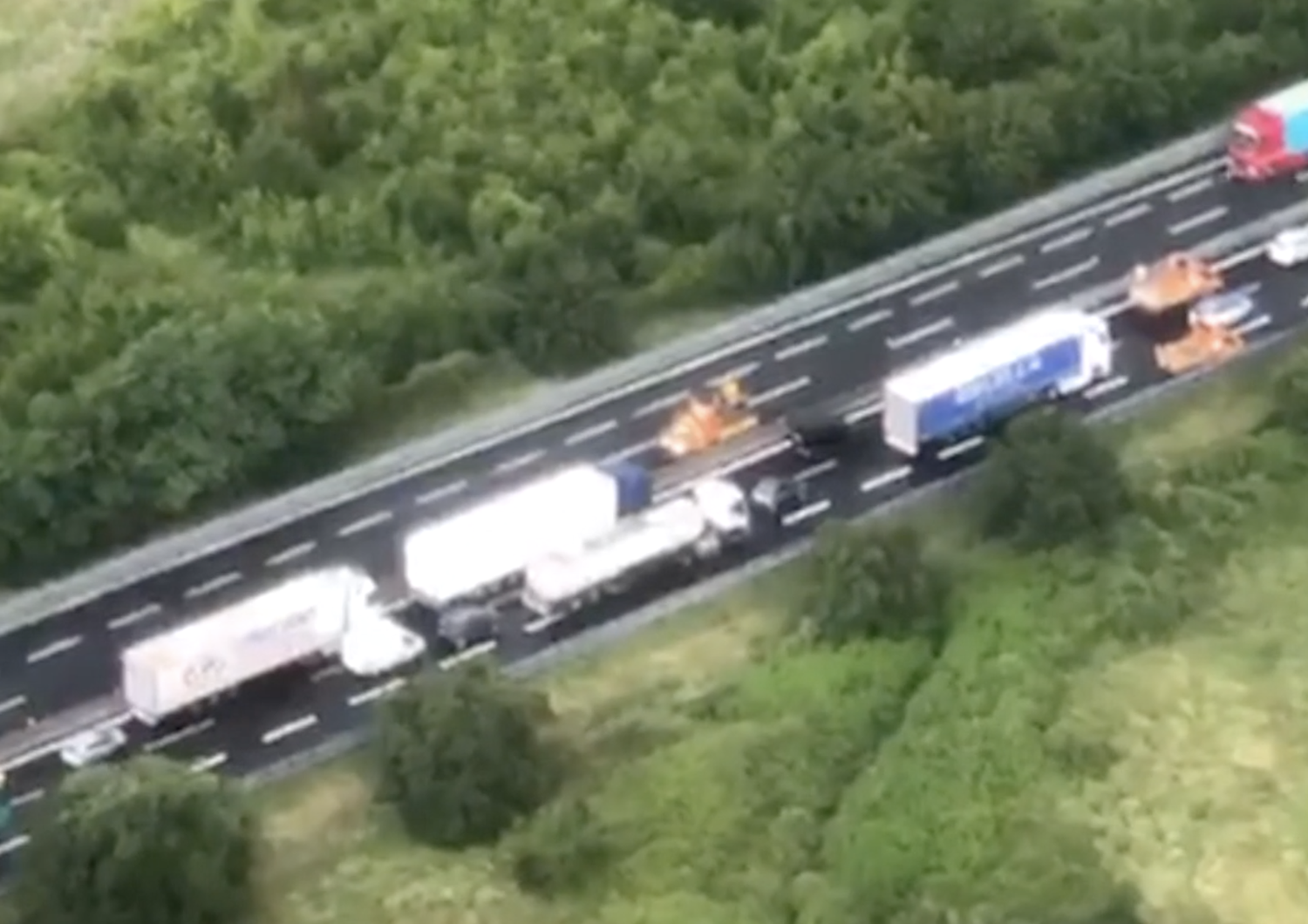 incidente scontro autostrada arezzo morti feriti video