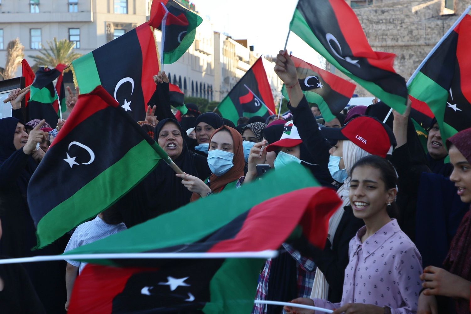 Festeggiamenti in piazza dei martiri a Tripoli per la liberazione di Tarhuna e Bani Walid dalle milizie di Haftar