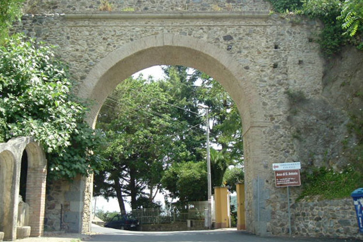 &nbsp;L'Arco di Sant'Antonio bel borgo di Maida, nel Catanzarese
