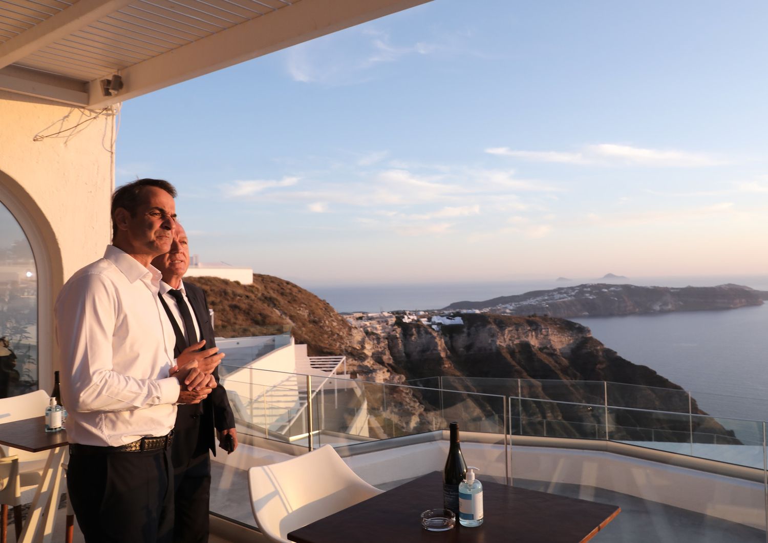 Il premier greco Kyriakos Mitsotakis a Santorini&nbsp;