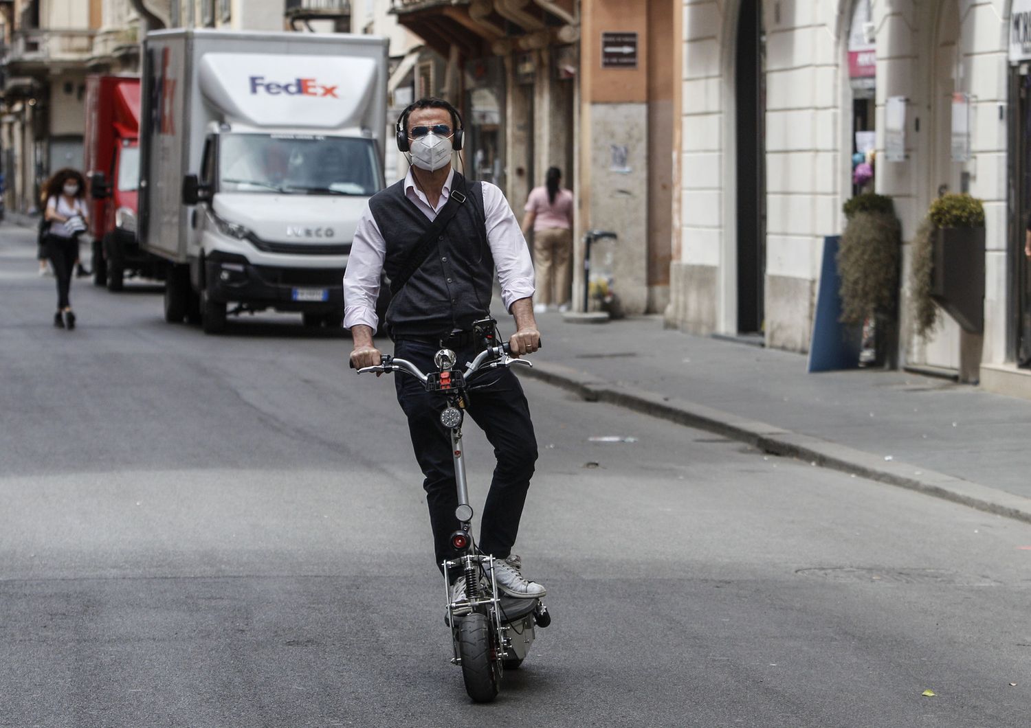 Monopattino elettrico in centro a Roma