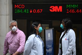 Wall Street: controlli sanitari all'ingresso della Borsa di New York