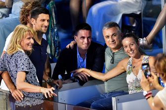 Djokovic, insieme alla famiglia tra cui il padre e la madre