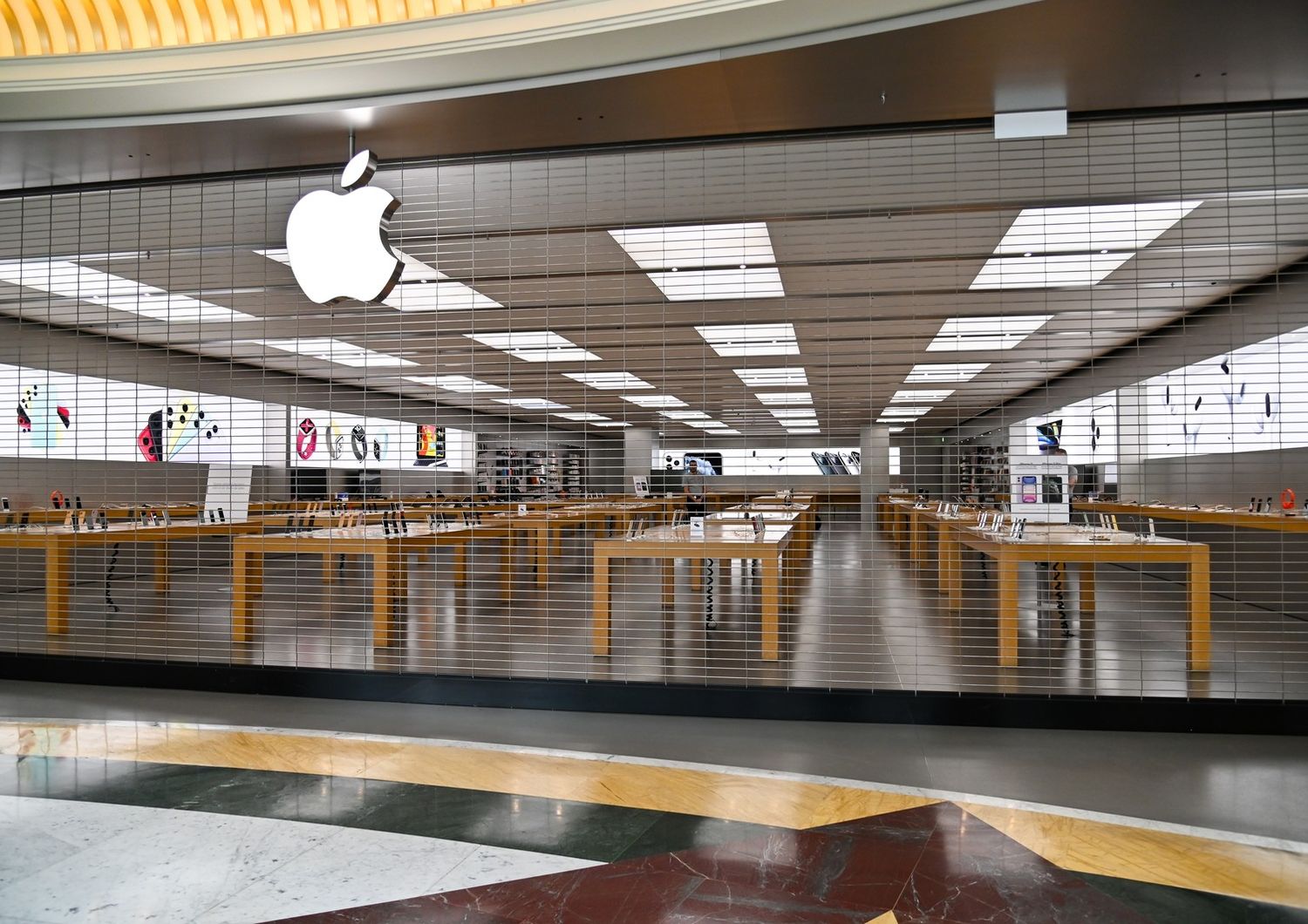 Un Apple store chiuso