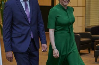 Il rieletto presidente dell'Islanda Gudni Johannesson con la moglie Eliza Reid