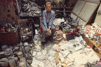 Francis Bacon nel suo studio a Londra nel 1974