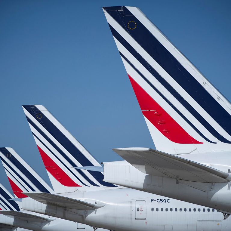 Aerei dell'Air France in parcheggio nell'aeroporto di Charles De Gaulle a Parigi
