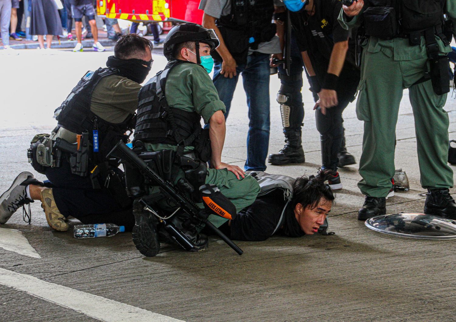 L'arresto di un manifestante durante le proteste a Hong Kong