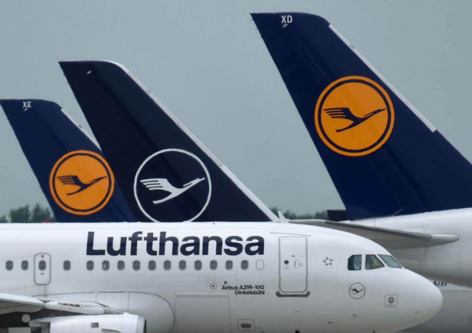 Aerei della Lufthansa nell'aeroporto di Monaco di Baviera
