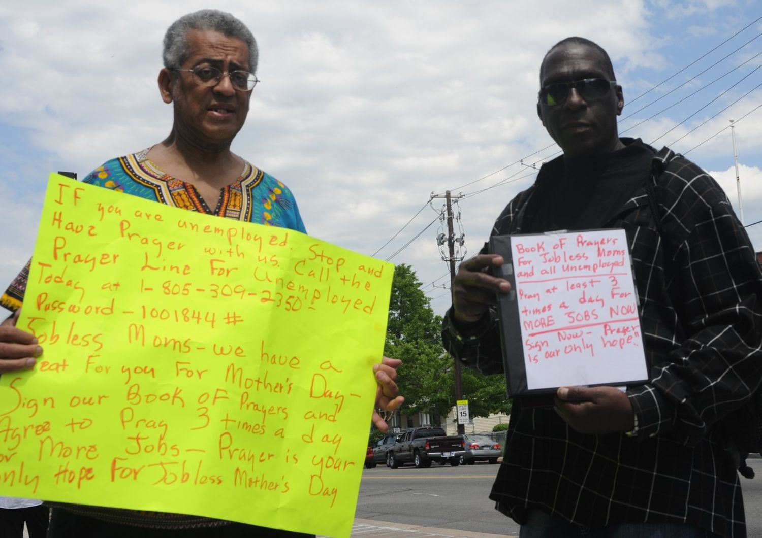 Disoccupati chiedono lavoro nelle strade di Washington