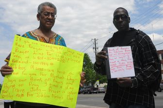 Disoccupati chiedono lavoro nelle strade di Washington